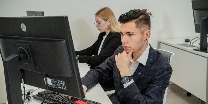 Alternance en BTS SAM : Trouver une Entreprise et École